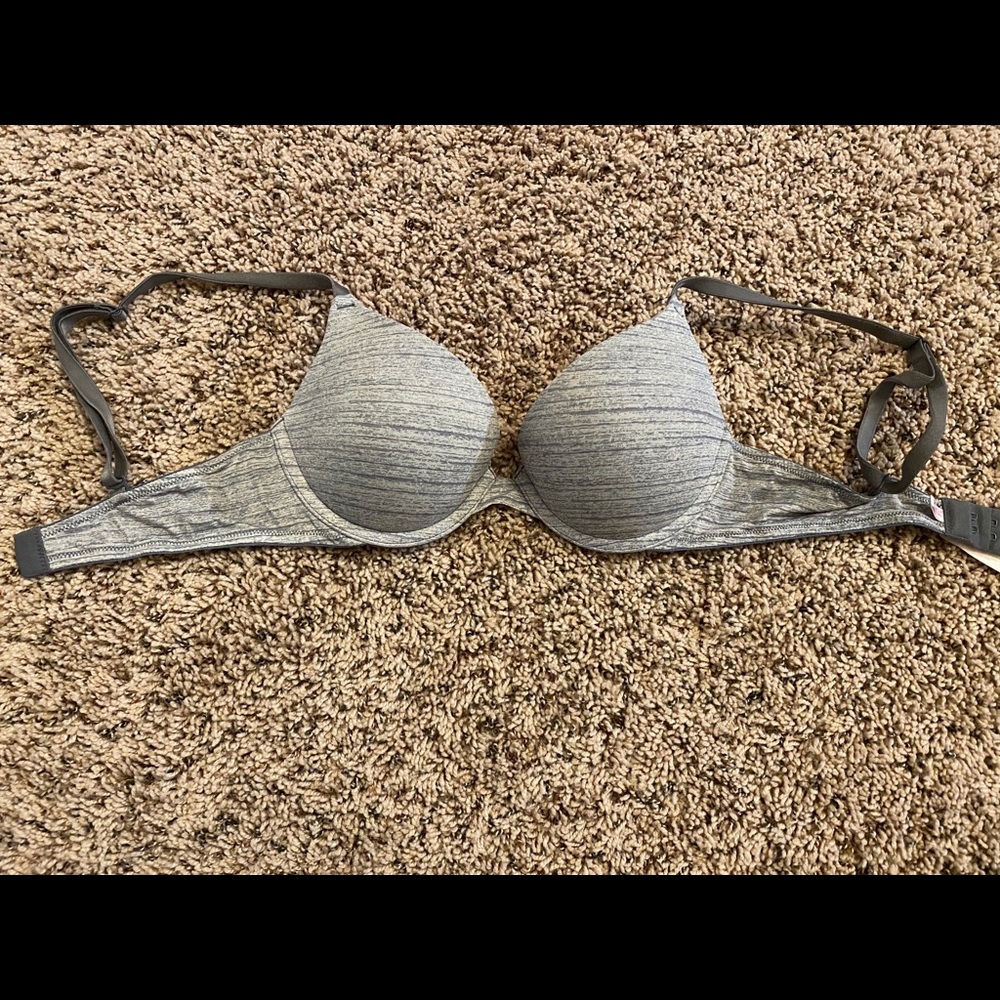 32 B